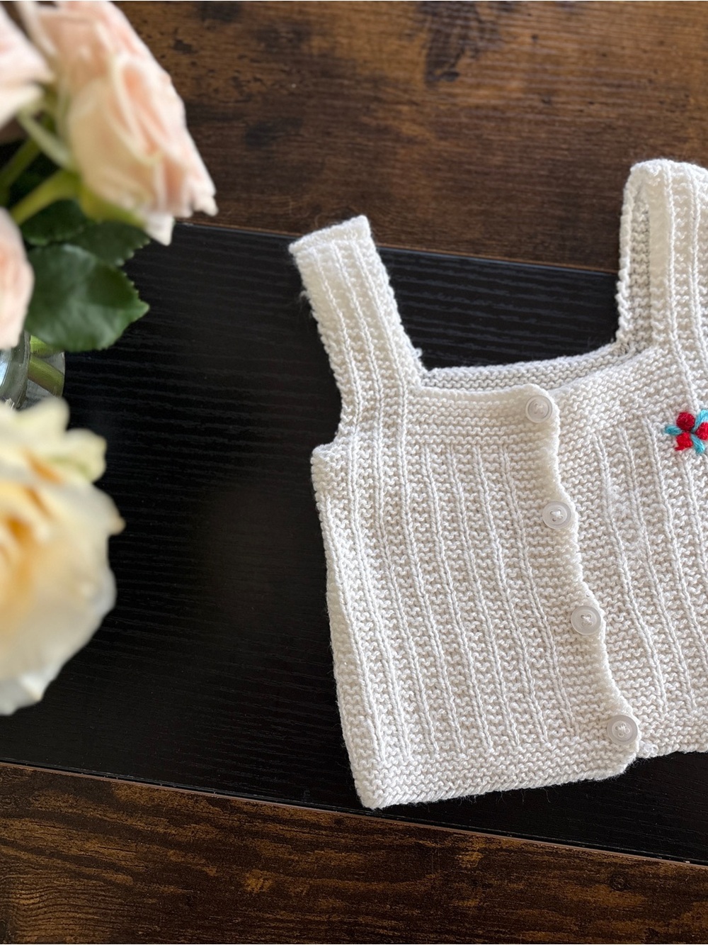 Delicate knitted button down tank top size 3m